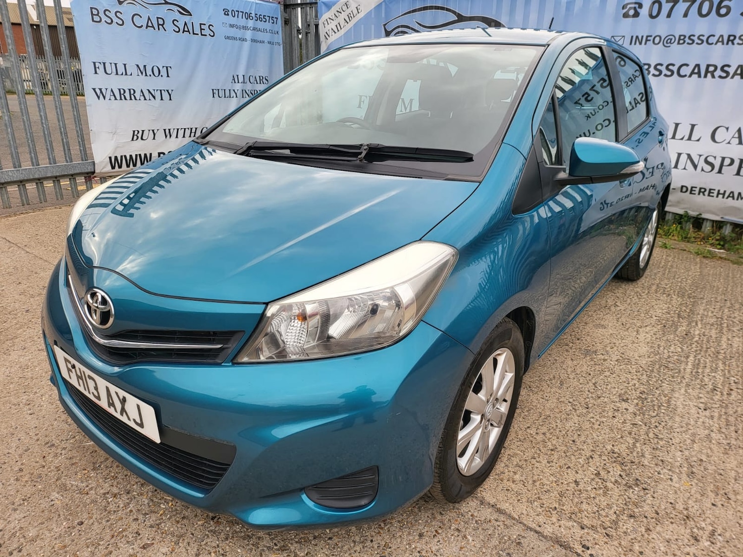 Used Toyota Yaris 2013 for sale - 76566481: Photo 2