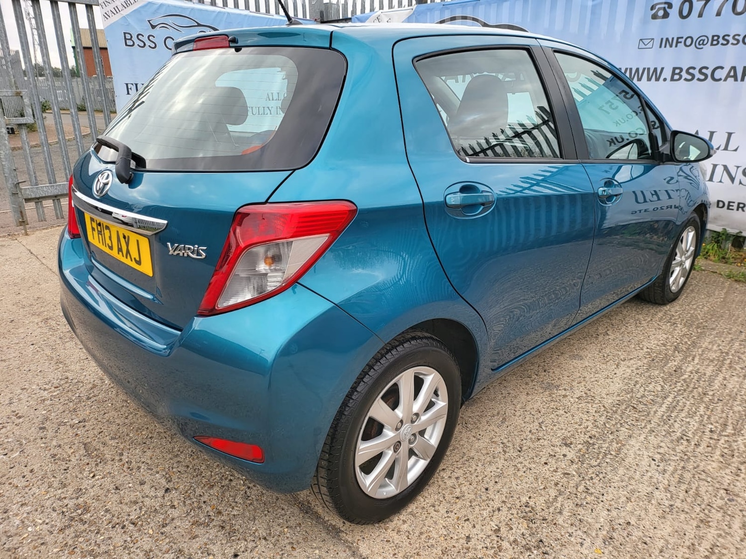Used Toyota Yaris 2013 for sale - 76566481: Photo 24