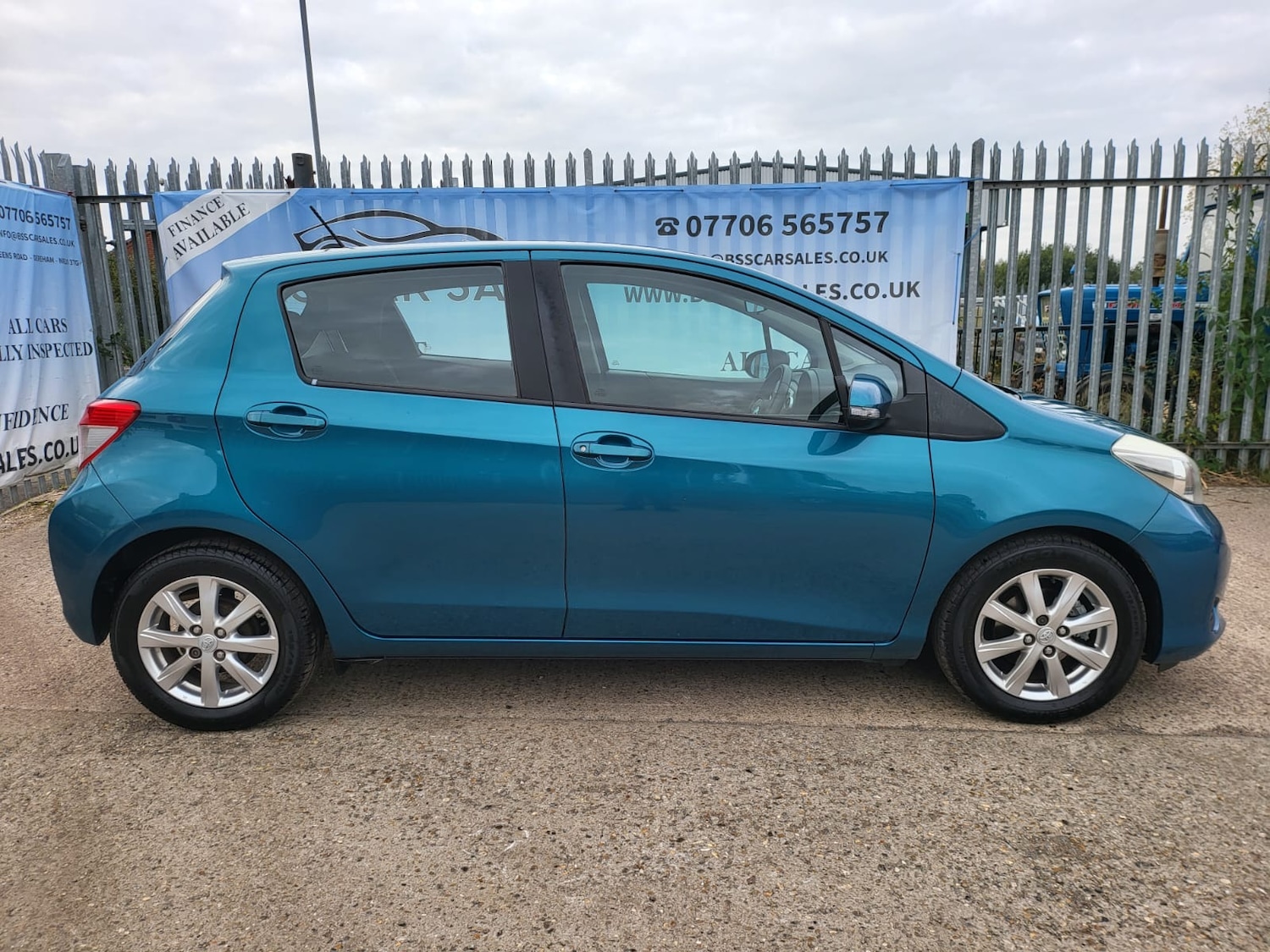 Used Toyota Yaris 2013 for sale - 76566481: Photo 3