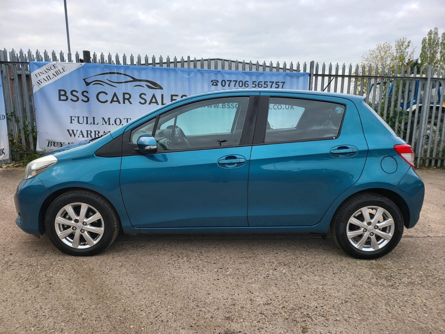 Used Toyota Yaris 2013 for sale - 76566481: Photo 4