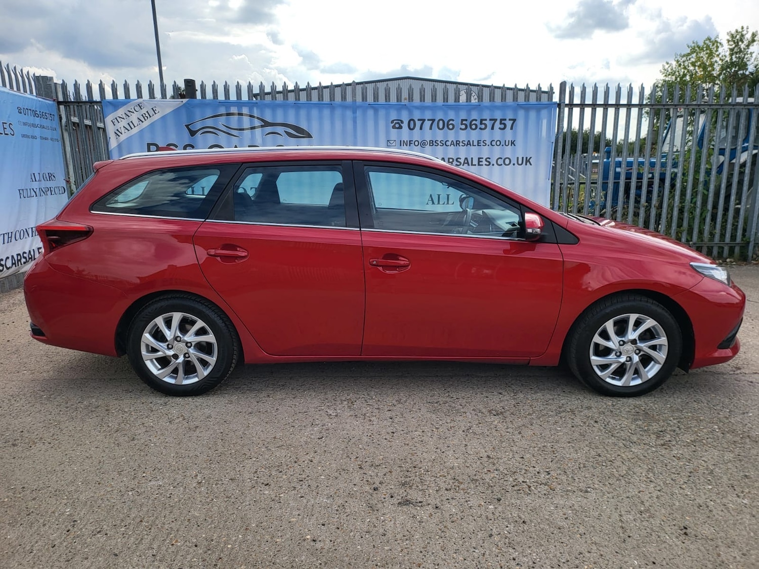 Used Toyota Auris 2015 for sale - 76908135: Photo 3