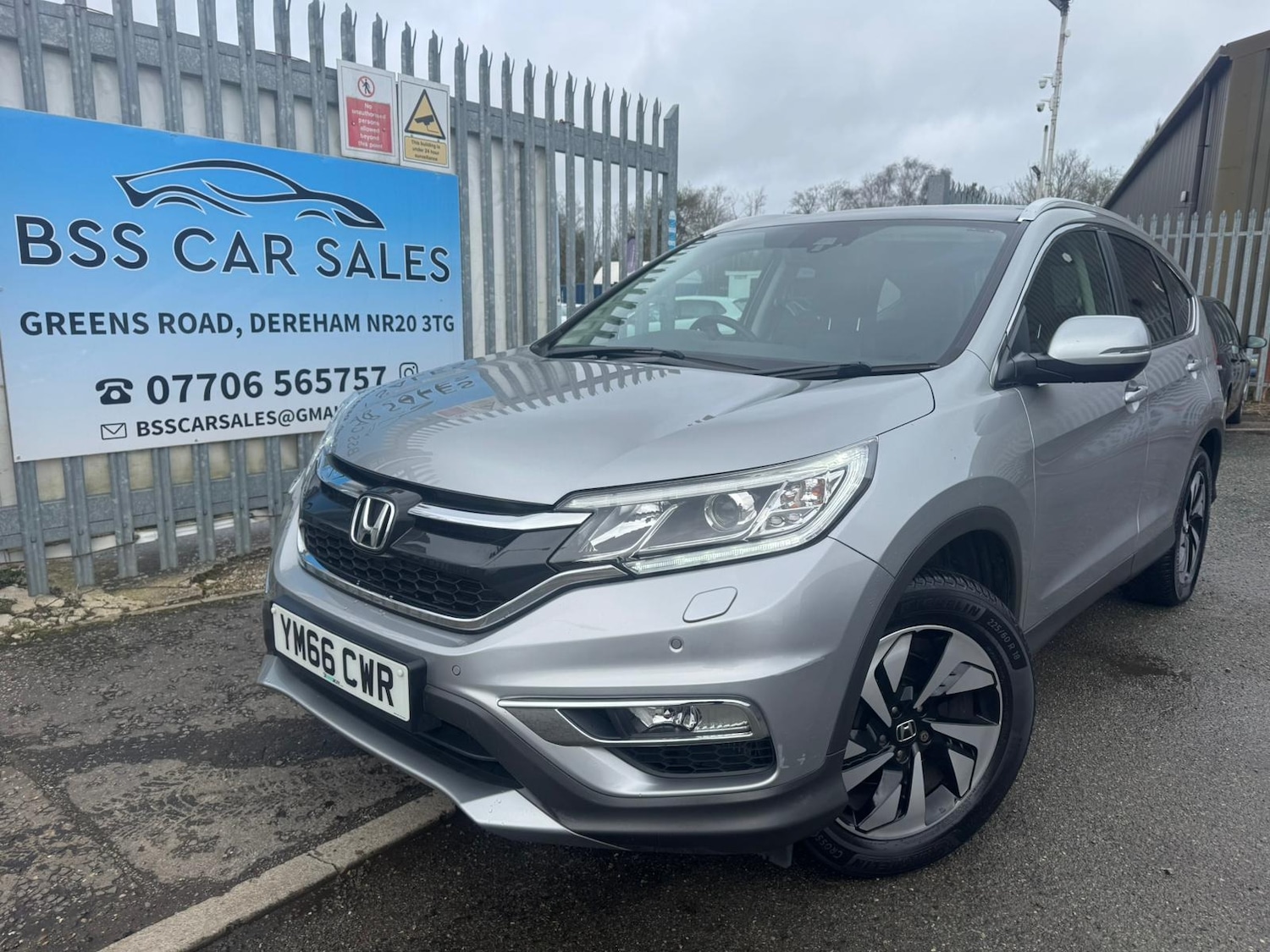 Used Honda CR-V 2017 for sale - 78064679: Photo 2