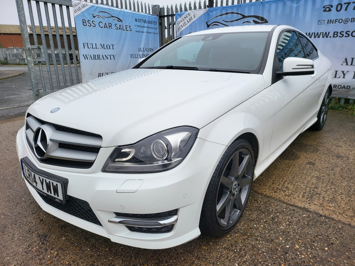 Used Mercedes-Benz C Class 2014 for sale - 76381940: Photo 2