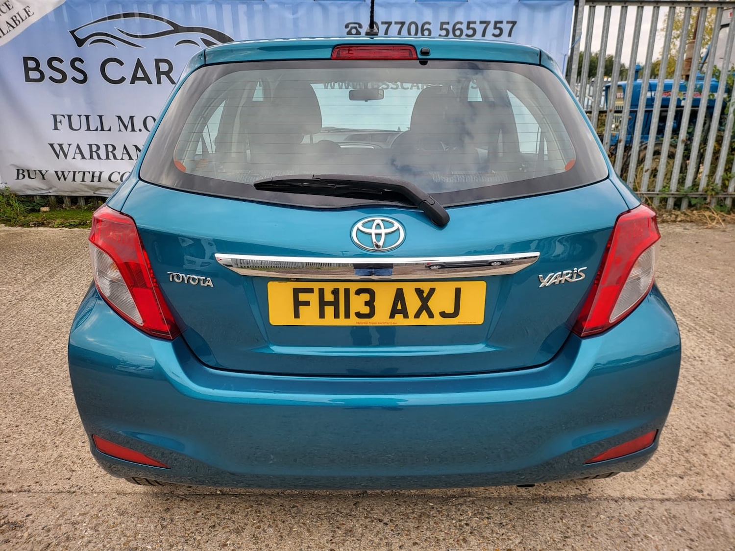 Used Toyota Yaris 2013 for sale - 76299034: Photo 8