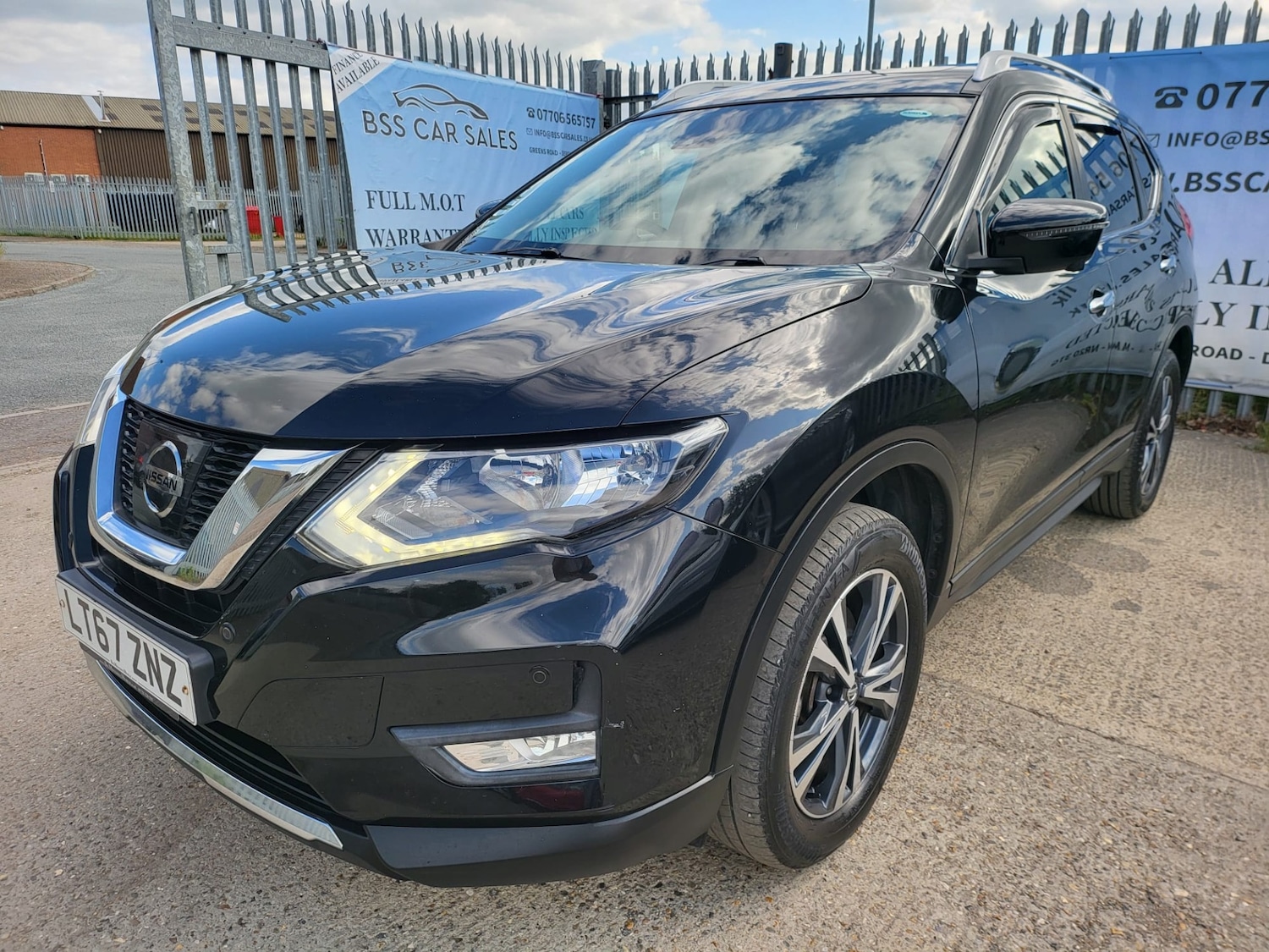 Used Nissan X-Trail 2017 for sale - 77004135: Photo 2