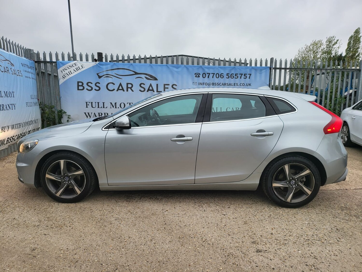 Used Volvo V40 2013 for sale - 76565275: Photo 23