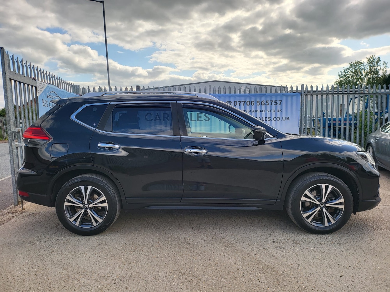 Used Nissan X-Trail 2017 for sale - 76531457: Photo 3