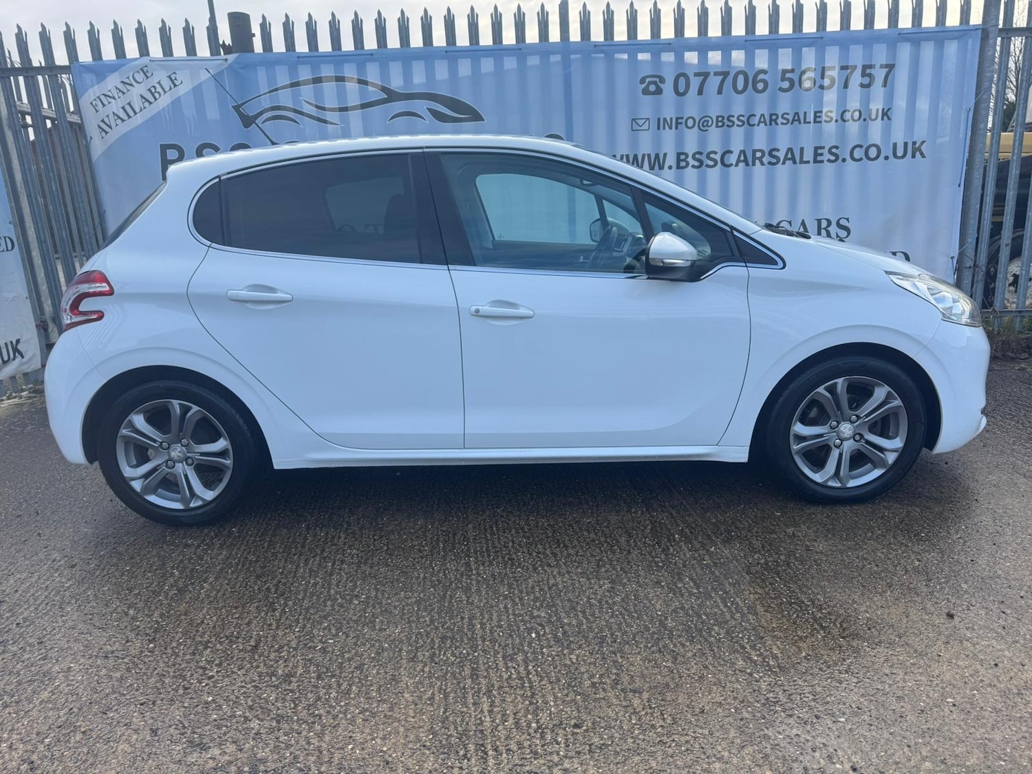 Used Peugeot 208 2015 for sale - 78064895: Photo 5