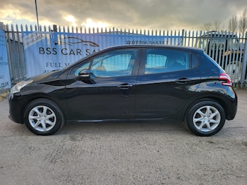 Used Peugeot 208 2015 for sale - 77557017: Photo