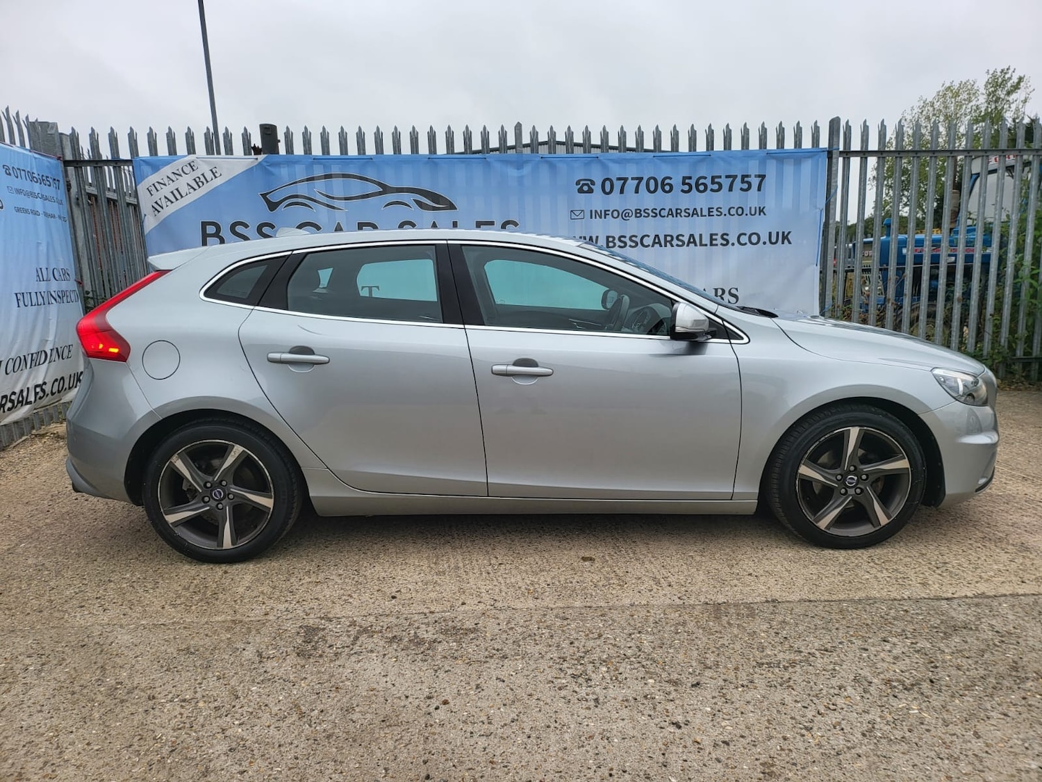 Used Volvo V40 2013 for sale - 77460367: Photo 3