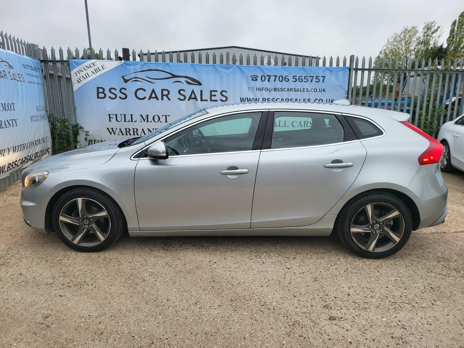 Used Volvo V40 2013 for sale - 77460367: Photo 4