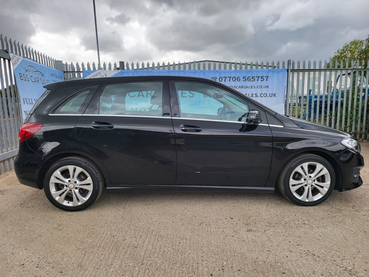 Used Mercedes-Benz B Class 2017 for sale - 76908300: Photo 3