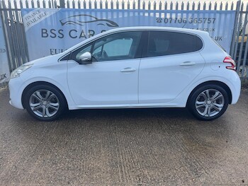 Used Peugeot 208 2015 for sale - 77690728: Photo