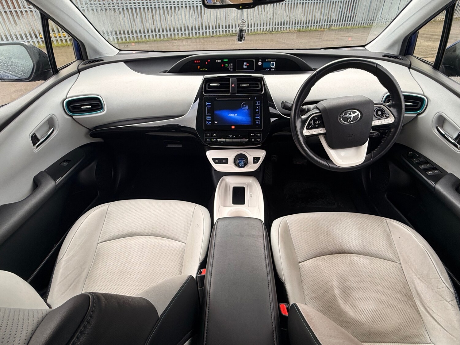 Used Toyota Prius 2016 for sale - 77569804: Photo 32