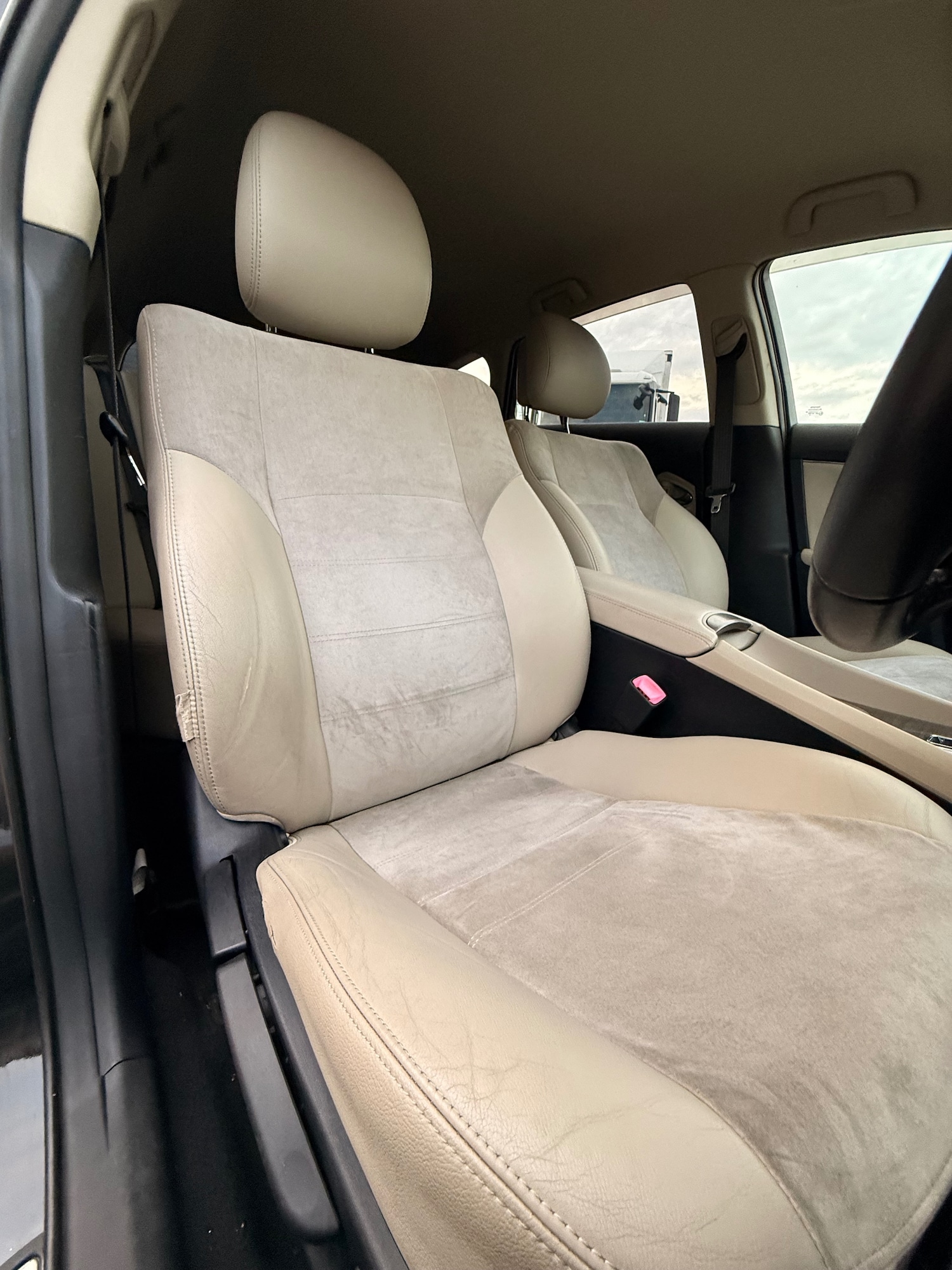 Used Toyota Avensis 2014 for sale - 76196256: Photo 41