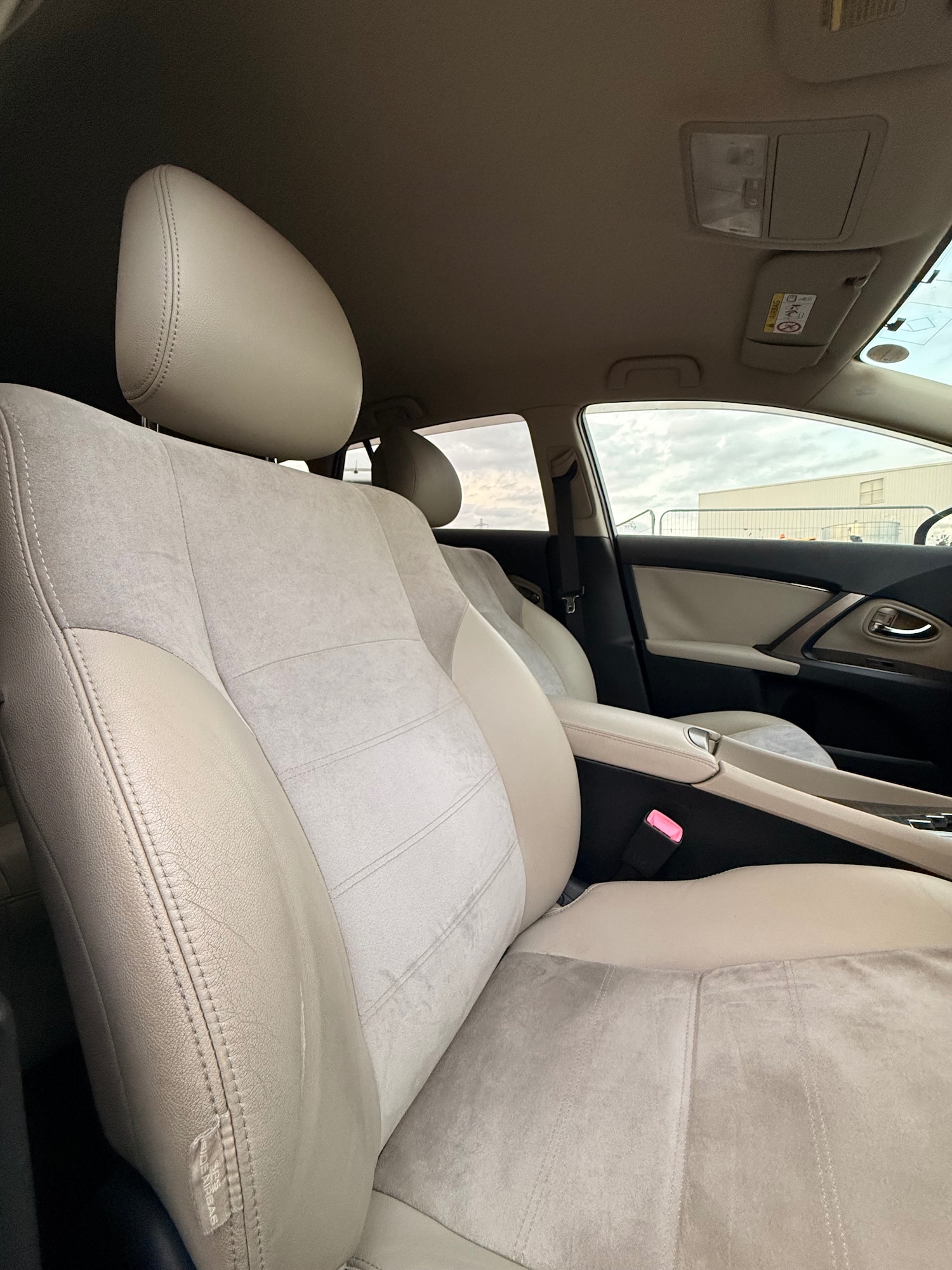 Used Toyota Avensis 2014 for sale - 76196256: Photo 44