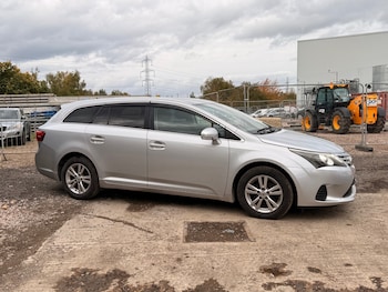 Used Toyota Avensis 2013 for sale - 76430621: Photo