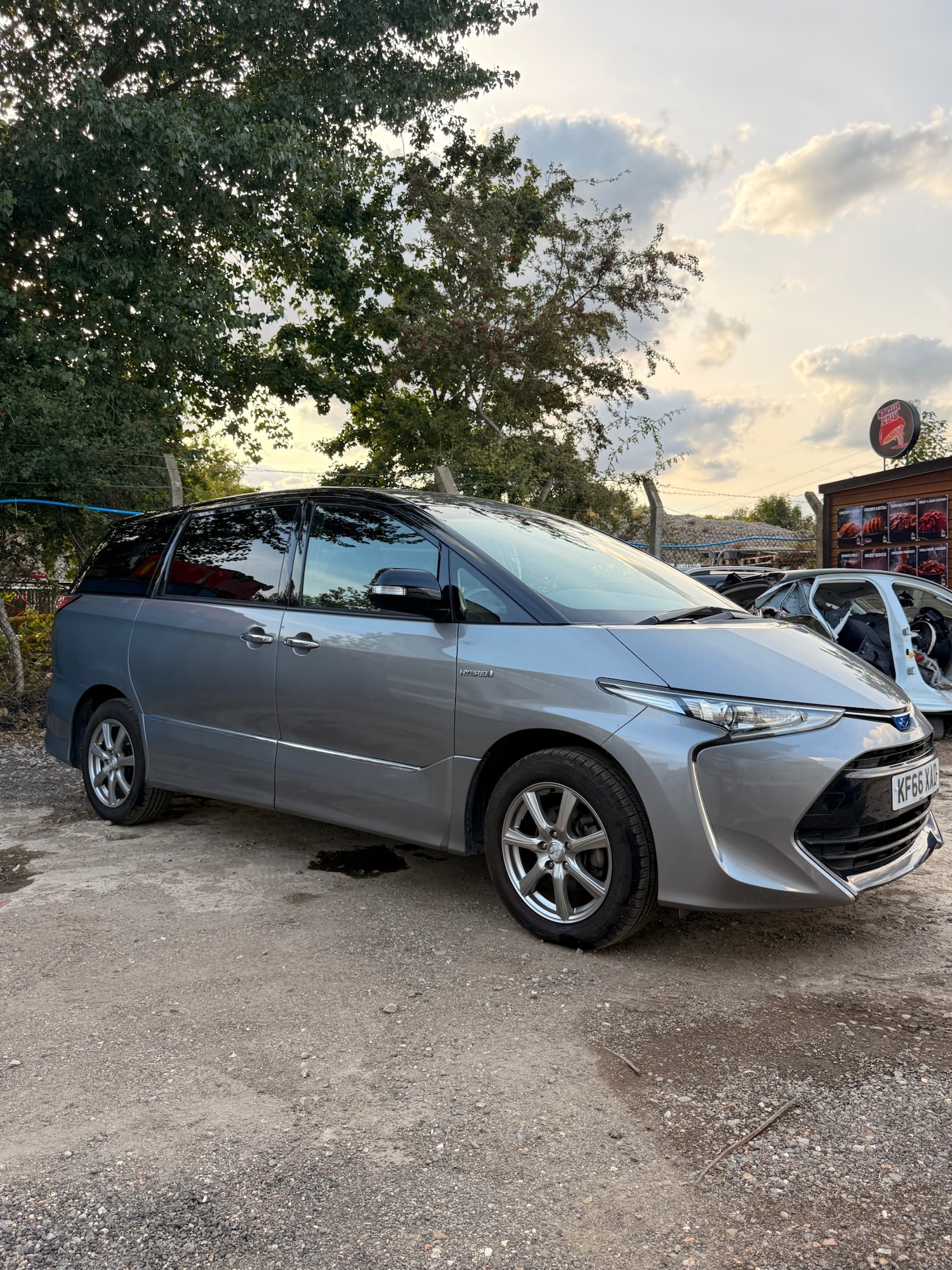 Used Toyota Estima 2025 for sale - 76195884: Photo 2