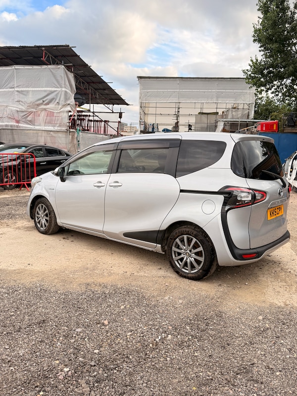 Used Toyota Sienta 2025 for sale - 76195871: Photo 12