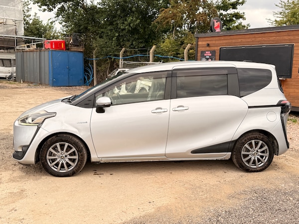 Used Toyota Sienta 2025 for sale - 76195871: Photo 14
