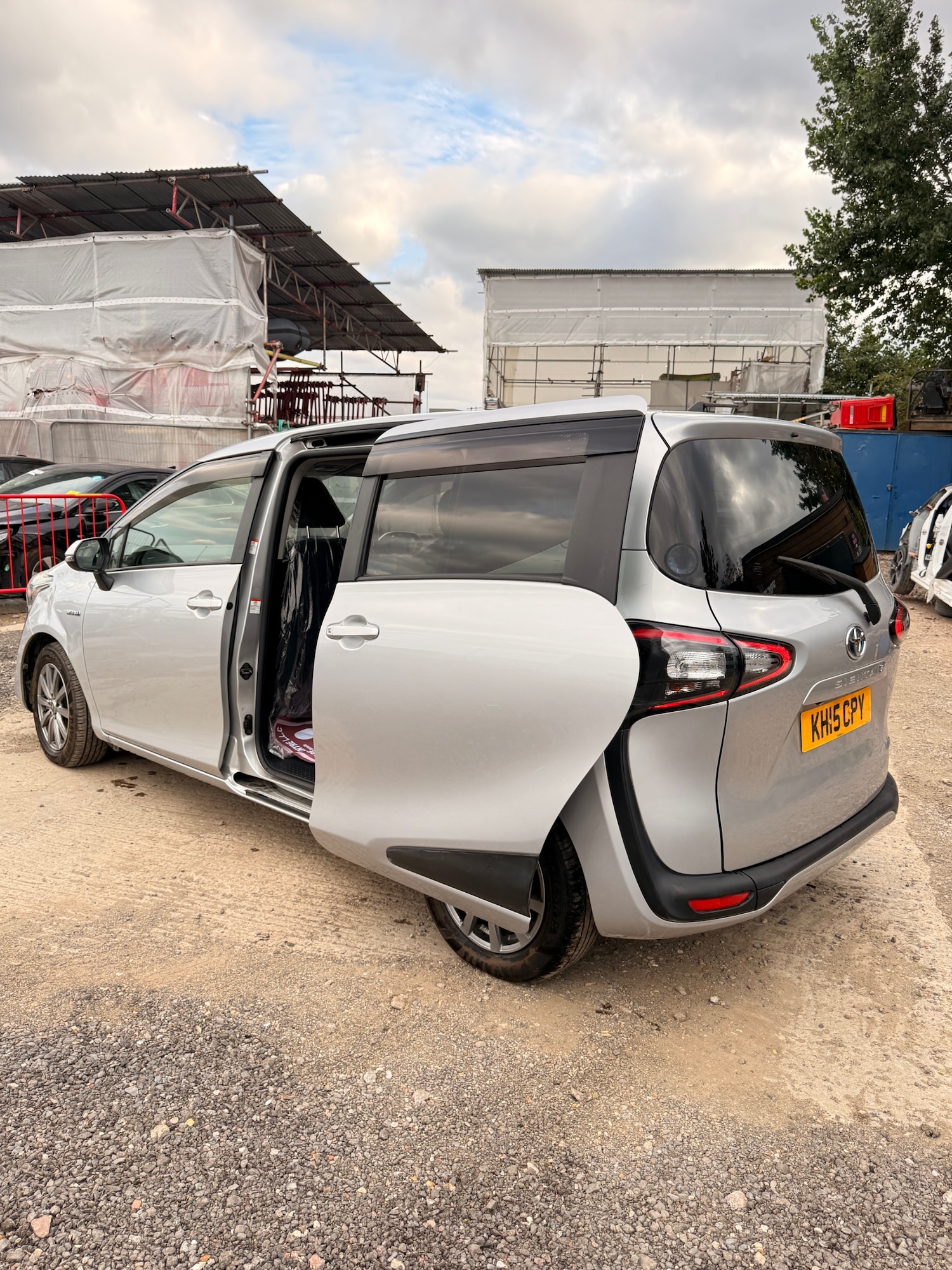 Used Toyota Sienta 2015 for sale - 76195871: Photo 25