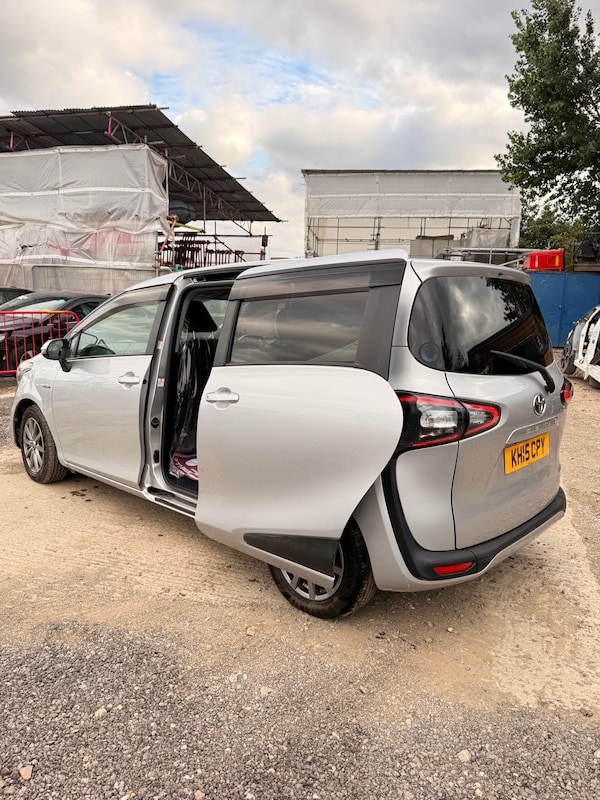 Used Toyota Sienta 2025 for sale - 76195871: Photo 25