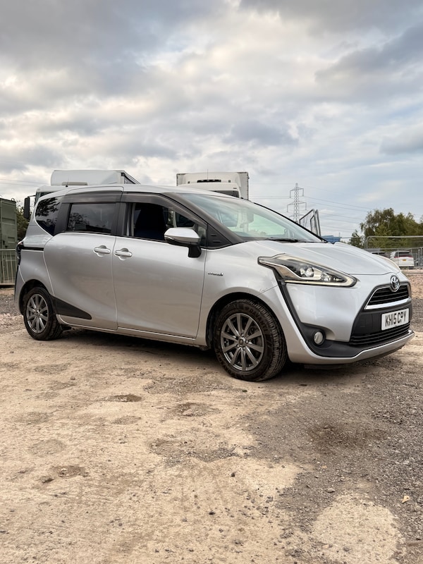 Used Toyota Sienta 2025 for sale - 76195871: Photo 2