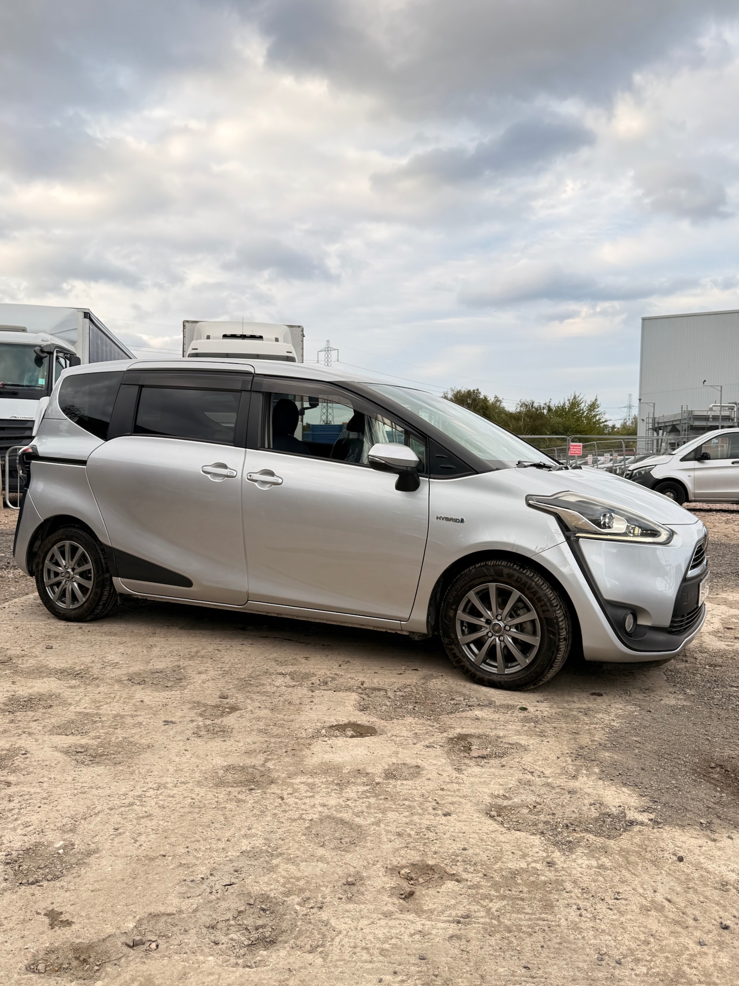 Used Toyota Sienta 2015 for sale - 76195871: Photo 3