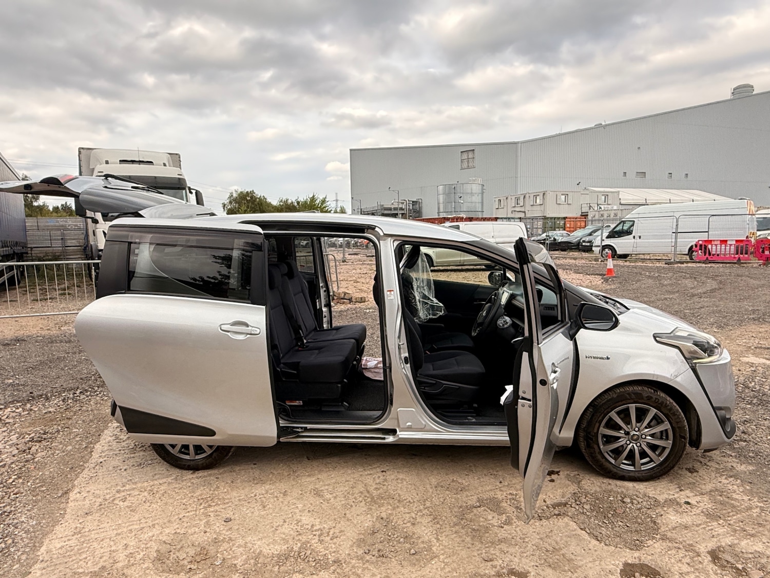 Used Toyota Sienta 2015 for sale - 76195871: Photo 30