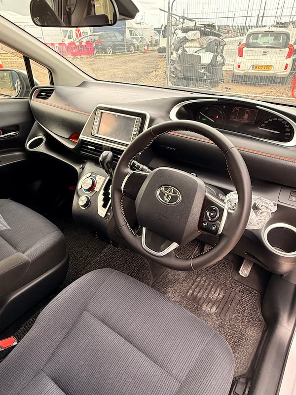 Used Toyota Sienta 2025 for sale - 76195871: Photo 40