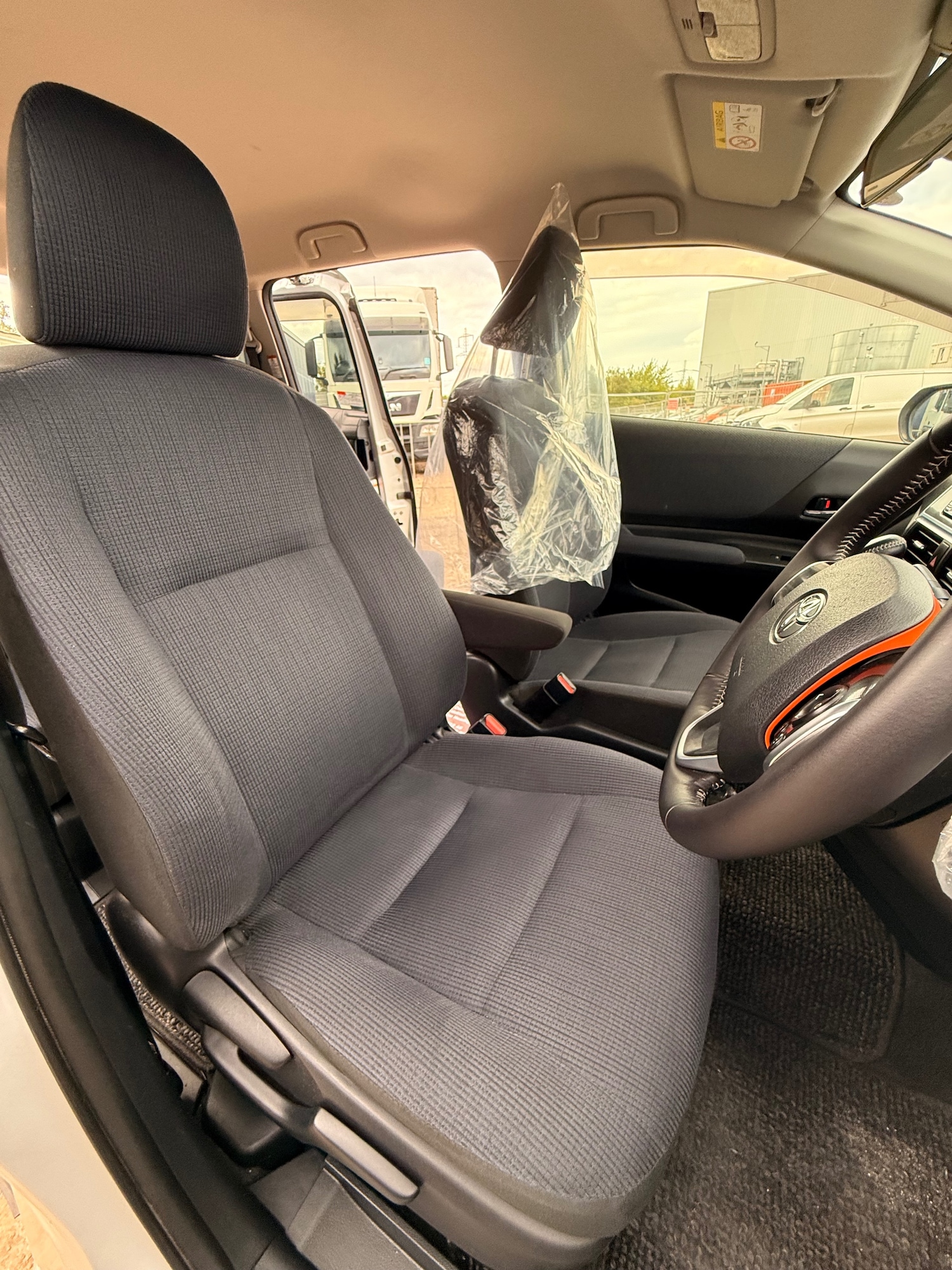 Used Toyota Sienta 2015 for sale - 76195871: Photo 41