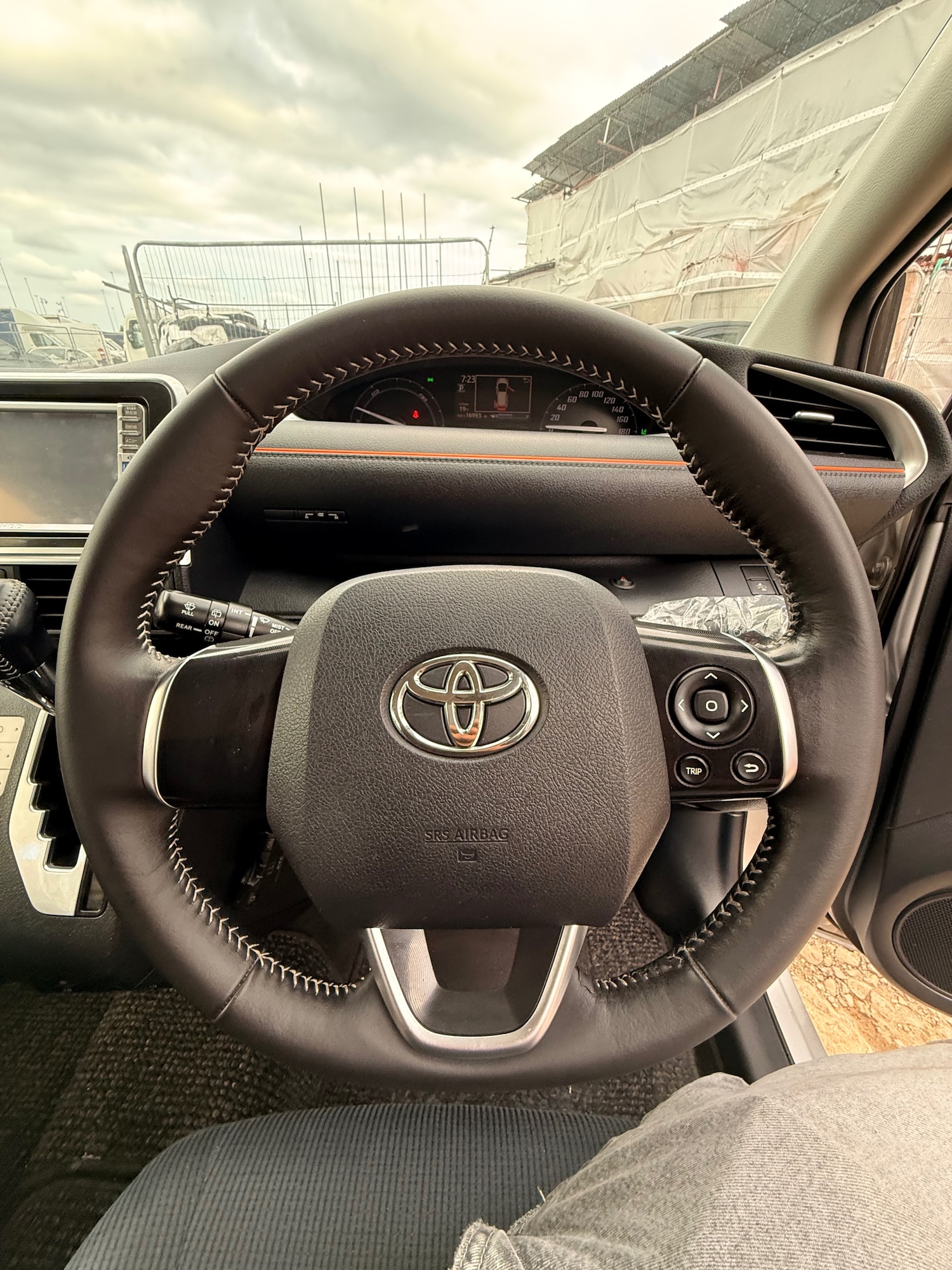 Used Toyota Sienta 2015 for sale - 76195871: Photo 44