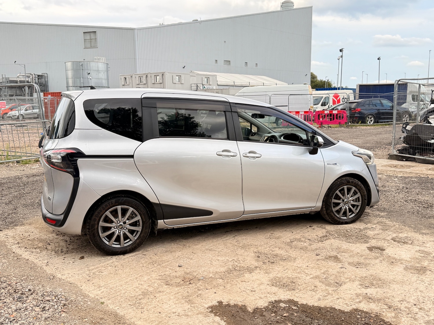 Used Toyota Sienta 2015 for sale - 76195871: Photo 5
