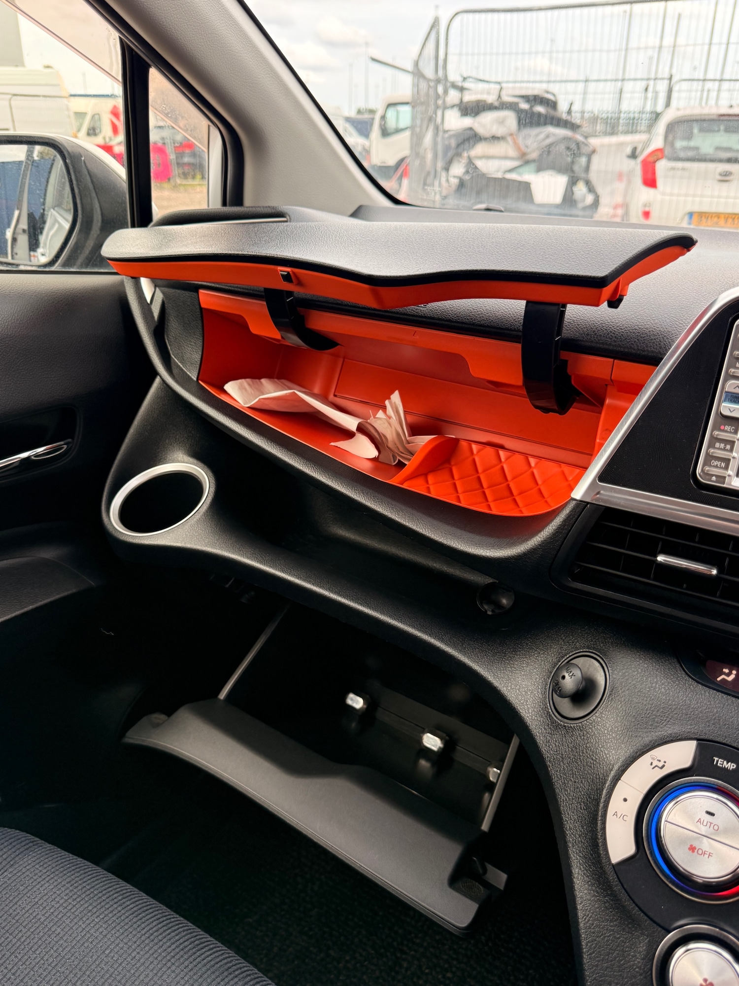 Used Toyota Sienta 2015 for sale - 76195871: Photo 50