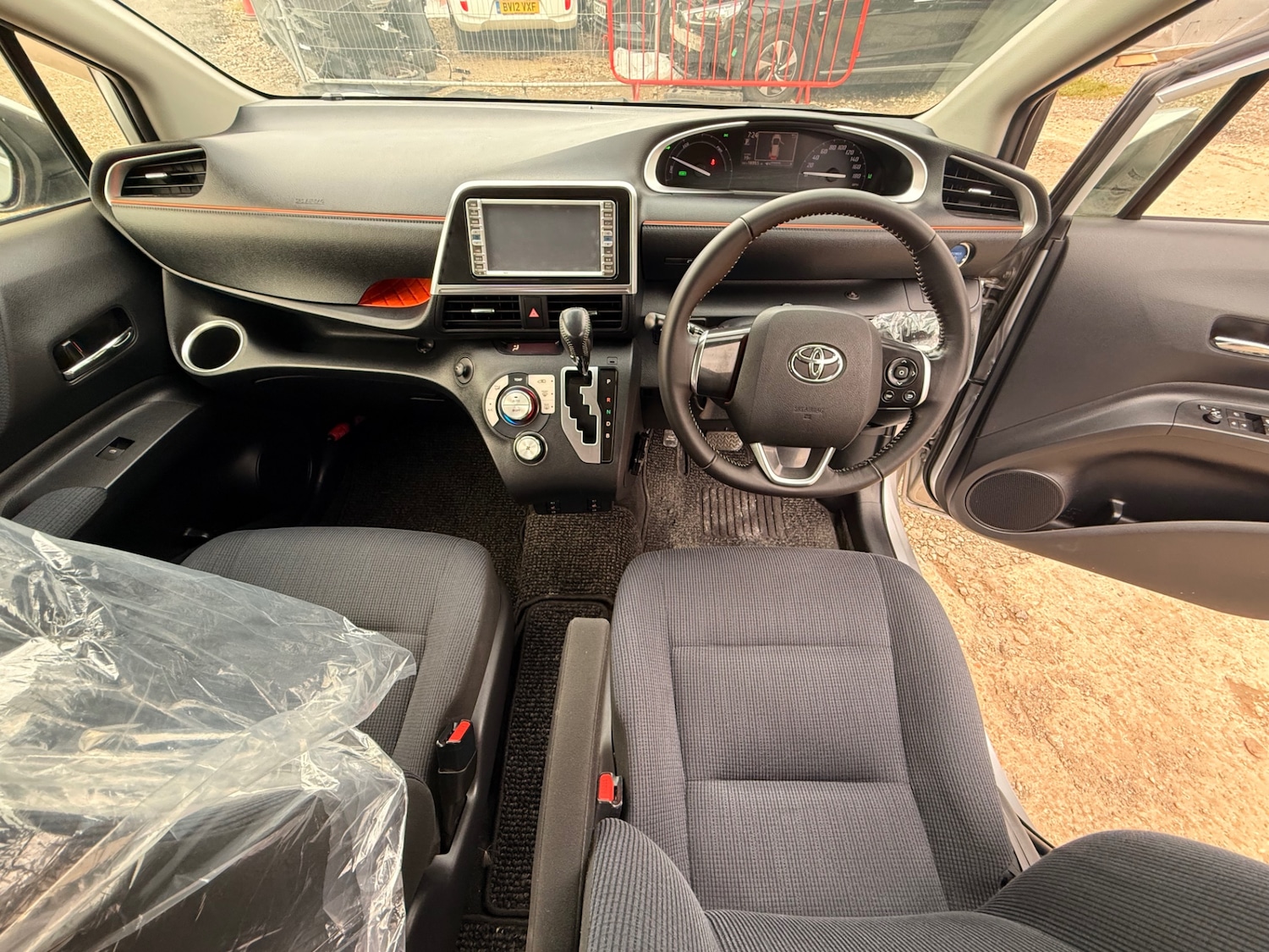 Used Toyota Sienta 2015 for sale - 76195871: Photo 54