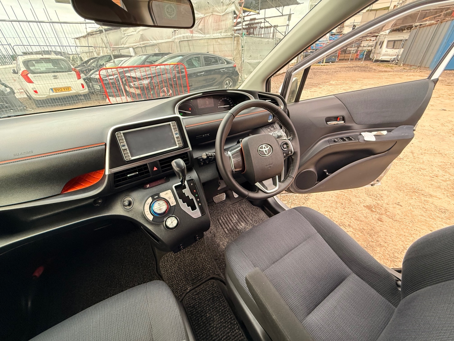 Used Toyota Sienta 2015 for sale - 76195871: Photo 56