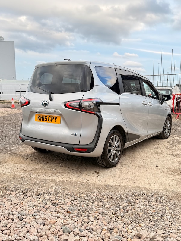 Used Toyota Sienta 2025 for sale - 76195871: Photo 7