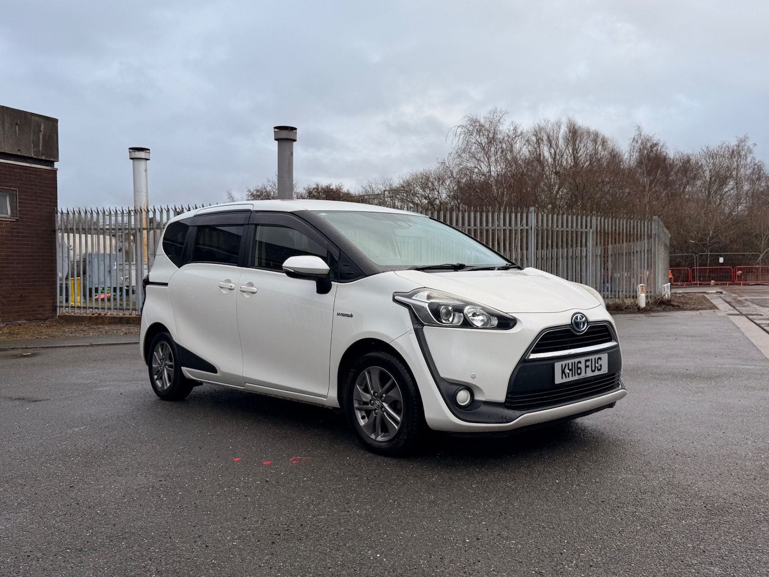 Used Toyota Sienta 2016 for sale - 77569816: Photo 2