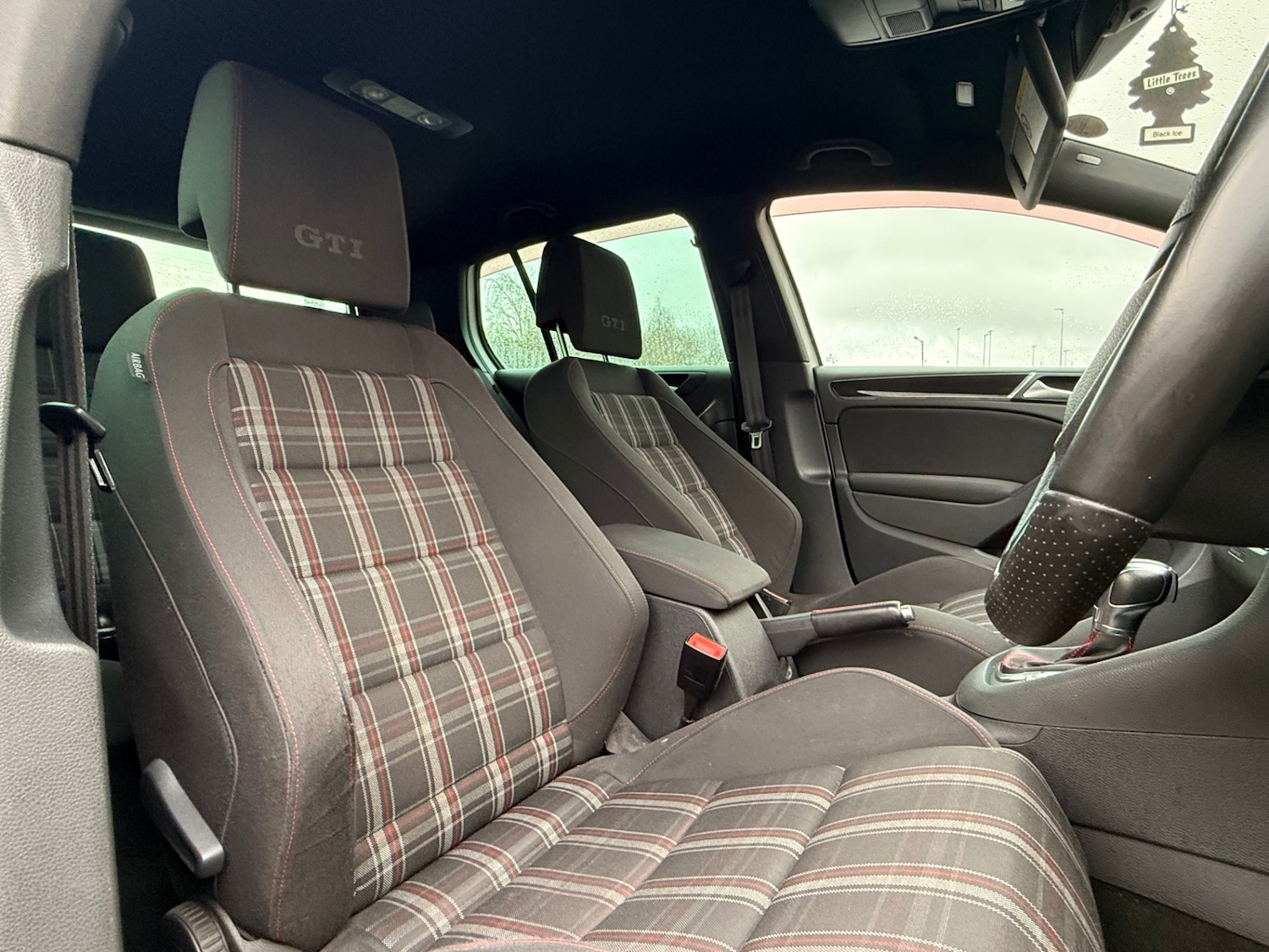 Used Volkswagen Golf 2011 for sale - 77570132: Photo 37