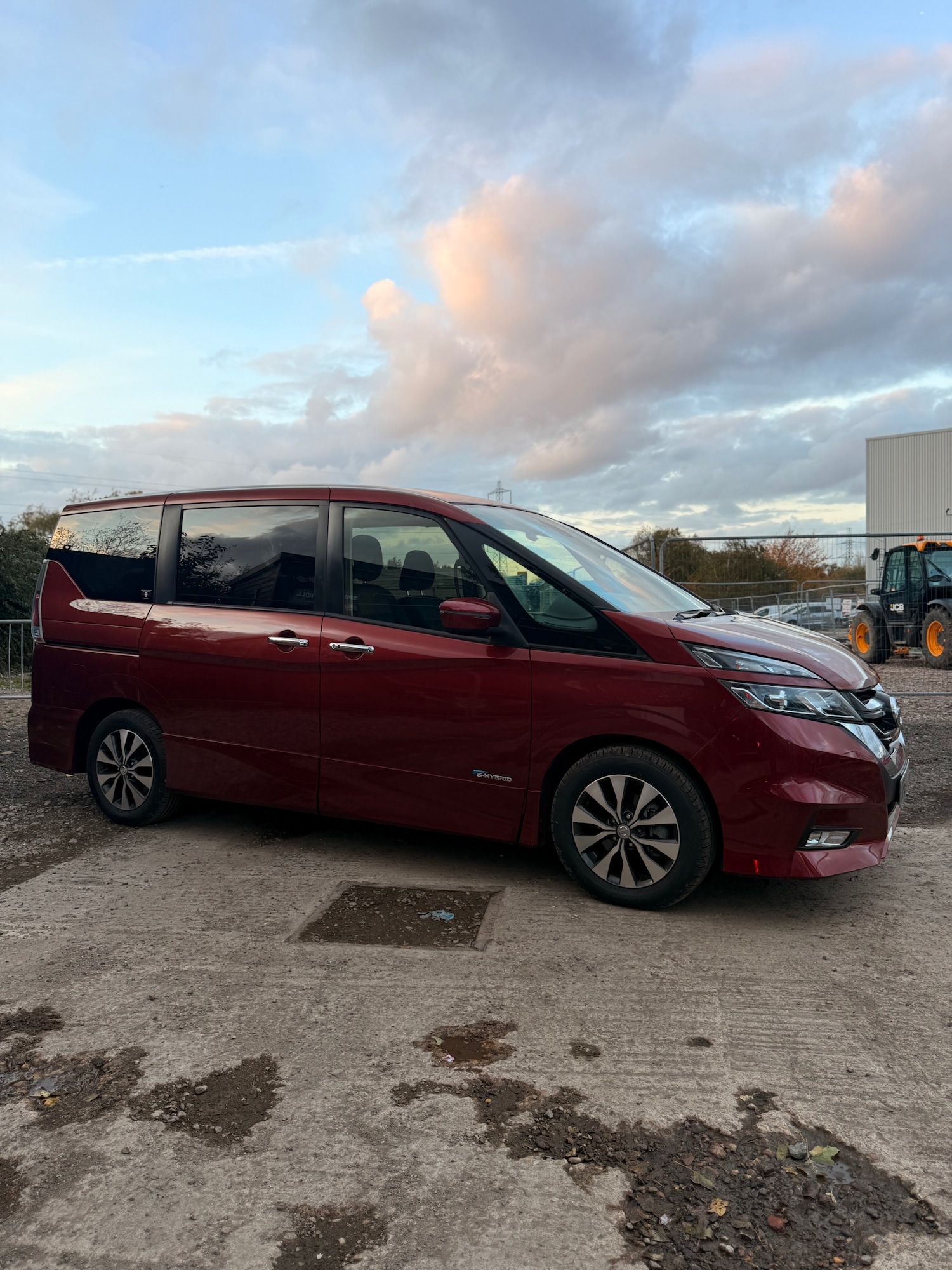 Used Nissan Serena 2025 for sale - 76430631: Photo 3