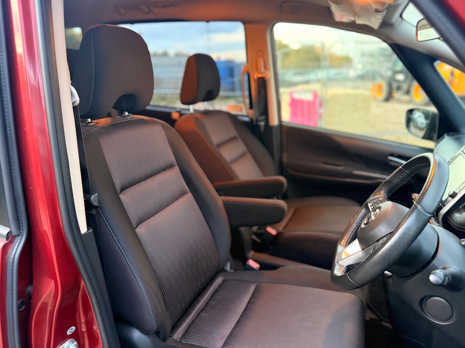 Used Nissan Serena 2025 for sale - 76430631: Photo 42