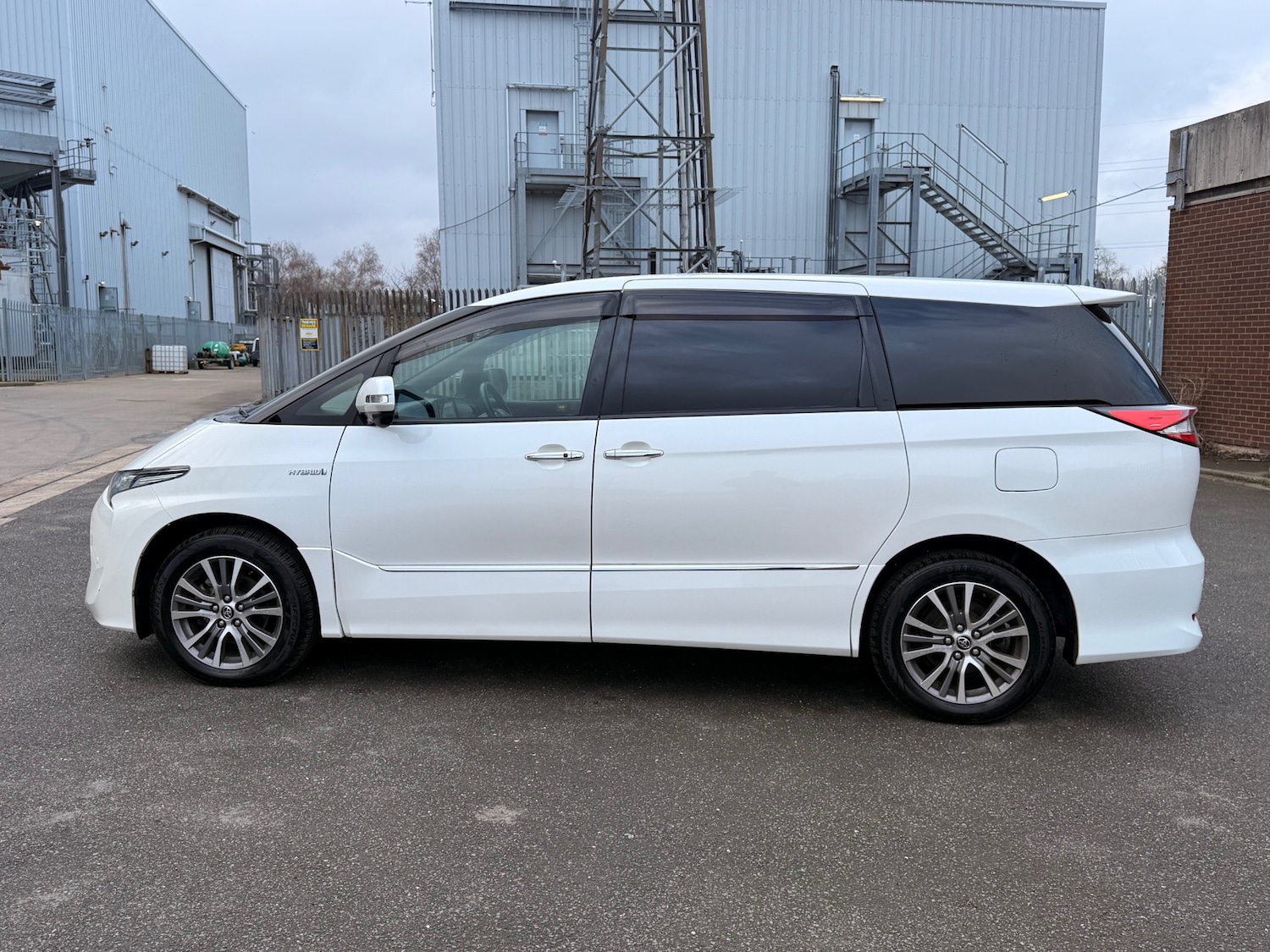 Used Toyota Estima 2016 for sale - 77570128: Photo 12