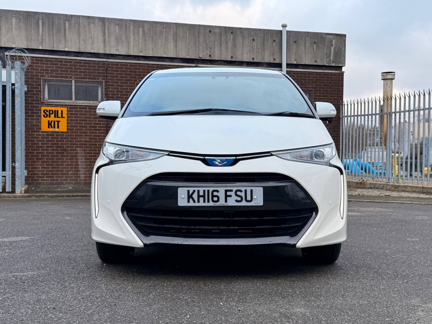 Used Toyota Estima 2016 for sale - 77570128: Photo 18