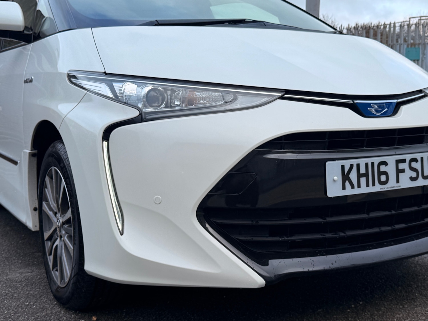 Used Toyota Estima 2016 for sale - 77570128: Photo 19