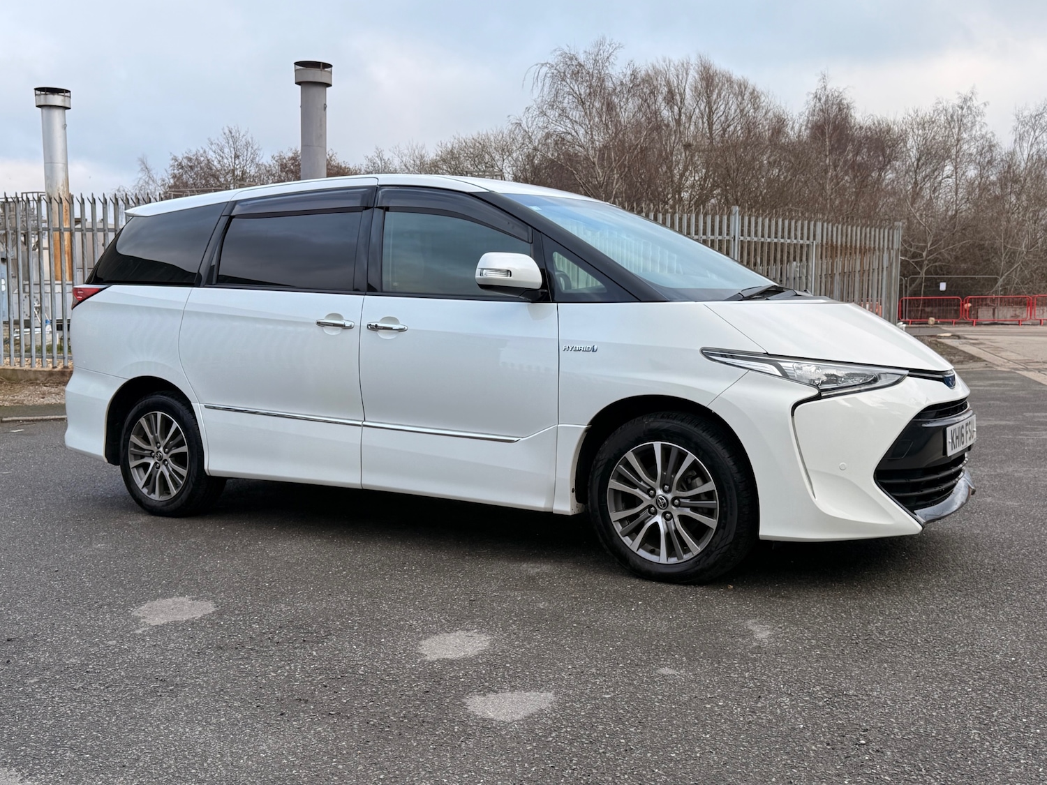 Used Toyota Estima 2016 for sale - 77570128: Photo 2