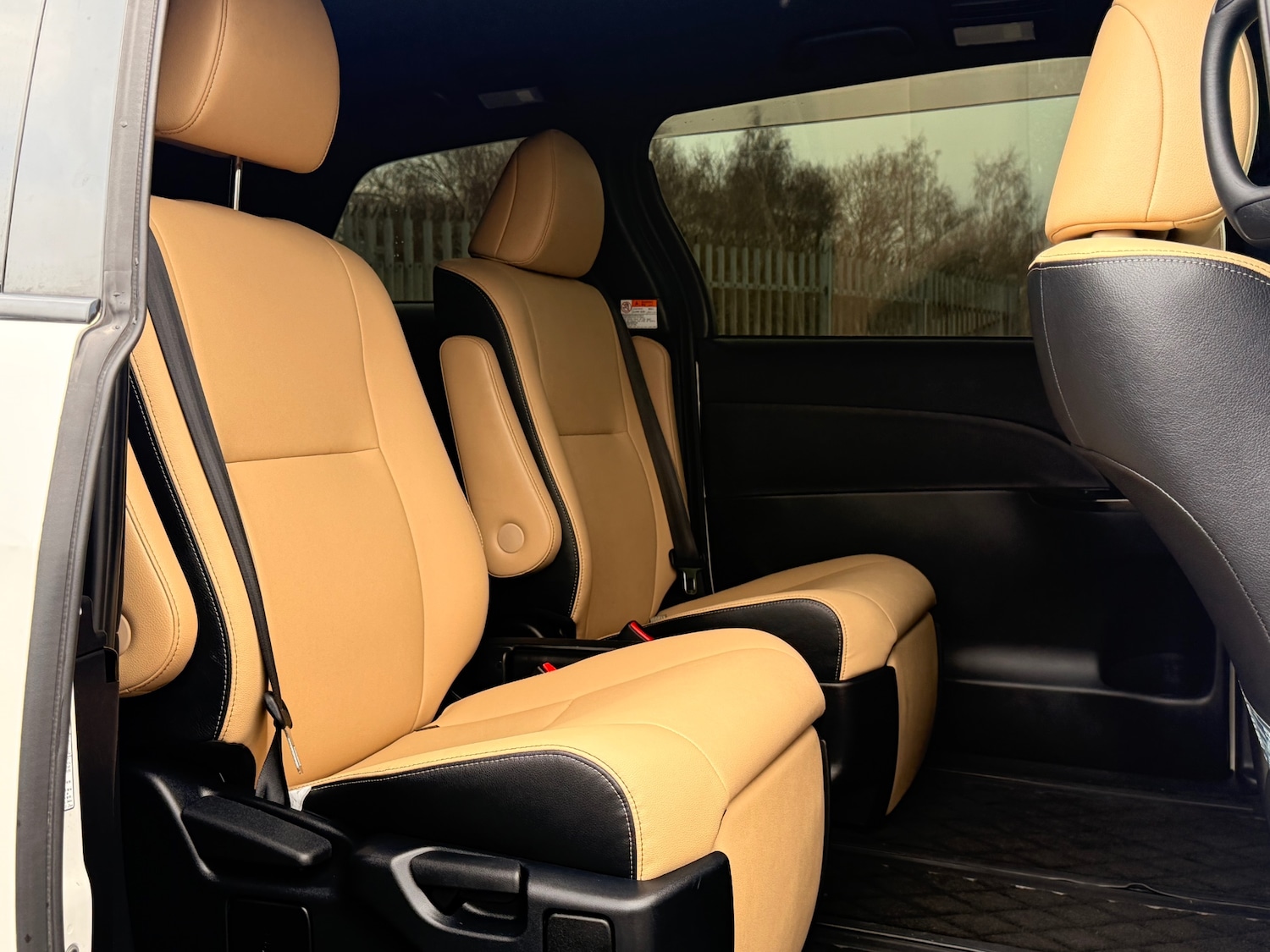 Used Toyota Estima 2016 for sale - 77570128: Photo 24