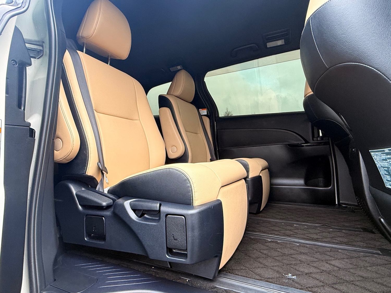 Used Toyota Estima 2016 for sale - 77570128: Photo 25