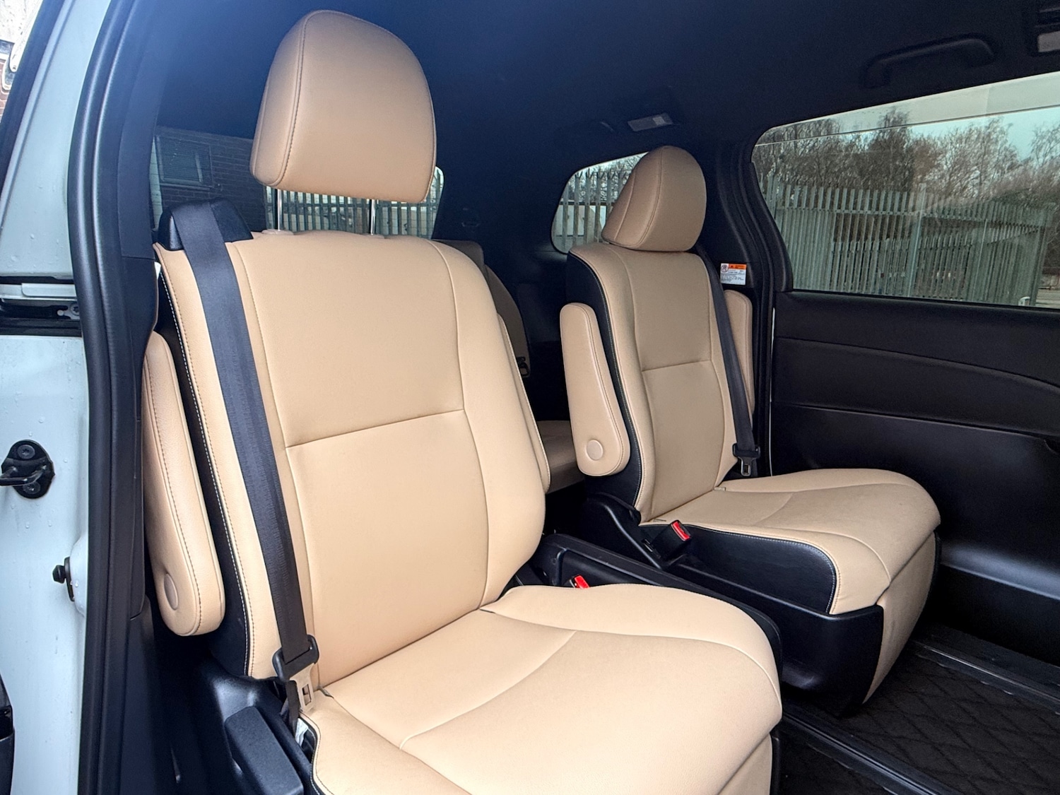 Used Toyota Estima 2016 for sale - 77570128: Photo 26