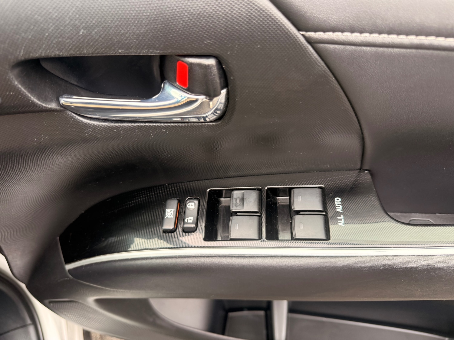 Used Toyota Estima 2016 for sale - 77570128: Photo 36