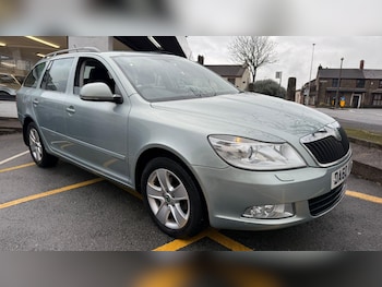 2011 (60) - 1.6 TDI CR Elegance 5dr DSG